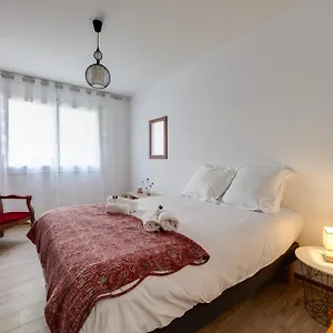 le-carnot-68-beau-t2-dans-le-centre-ville-et-proche-du-lac.hotels-rhonealpes.com/